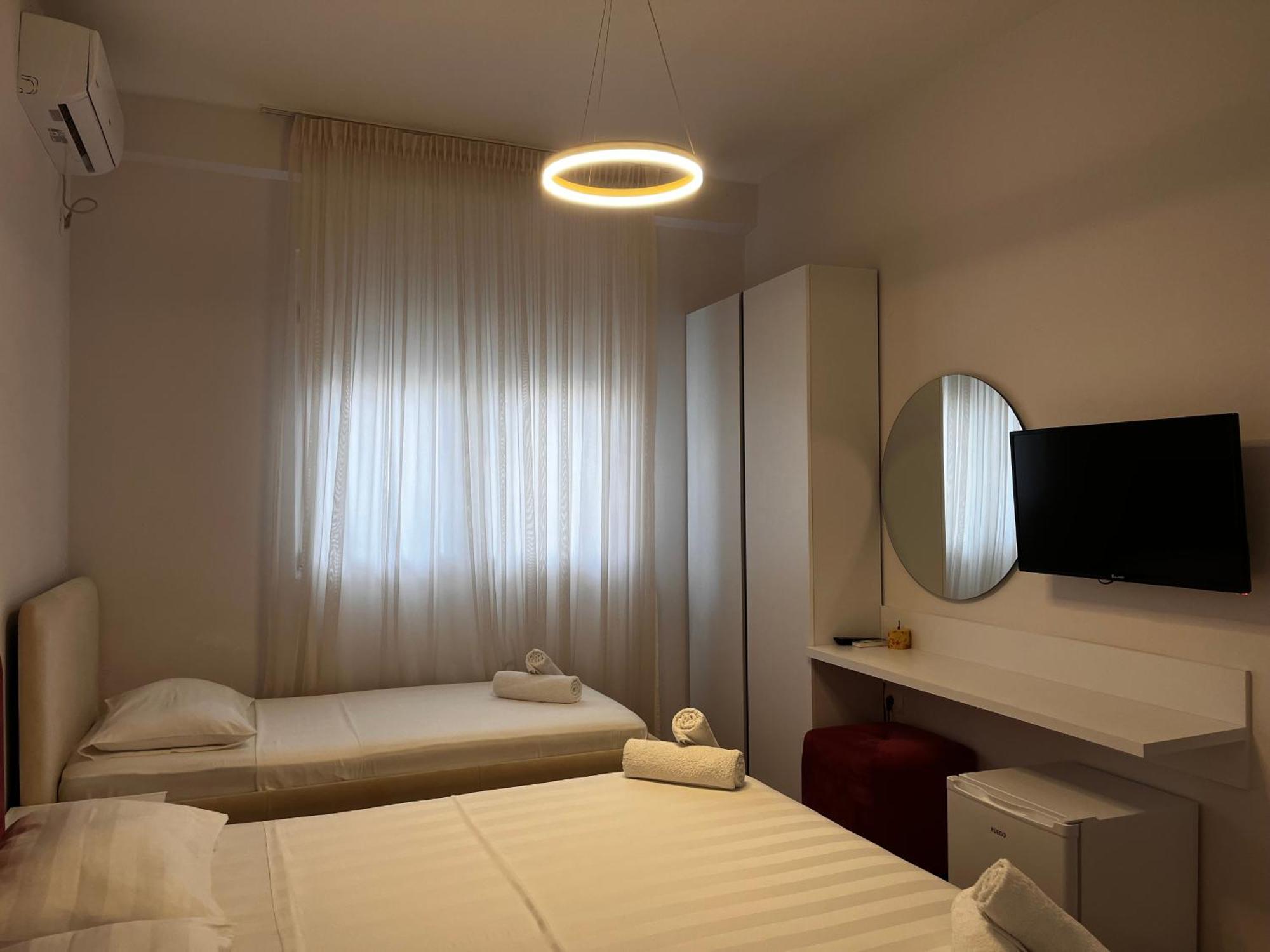 Lian'S Rooms Vlorë Esterno foto